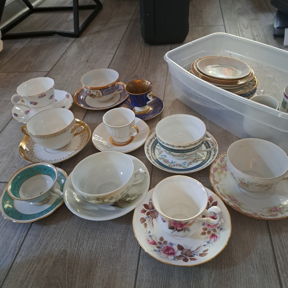 Vintage tea cups and saucers, various makers lot of 10 cups and saucers